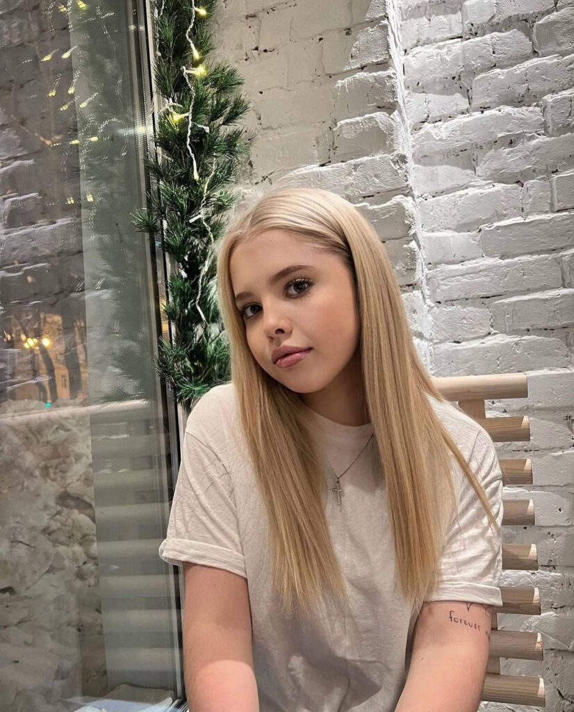 Девушка на час Нэнси Drive Models