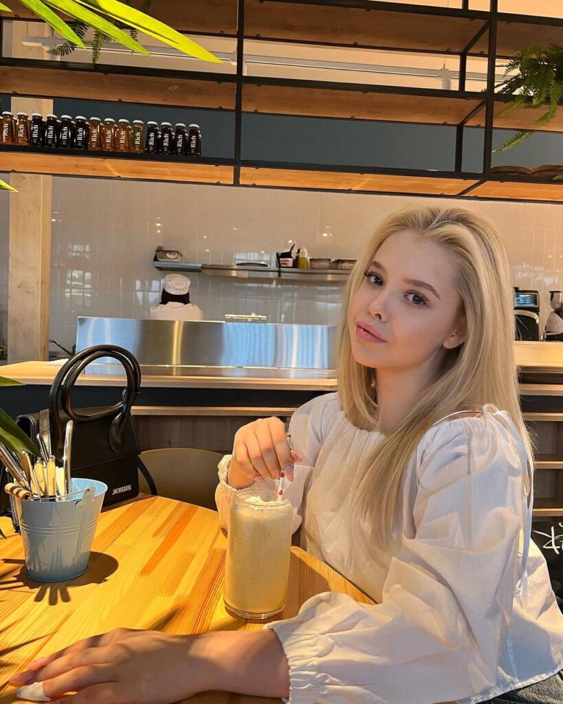 Девушка на час Нэнси Premium Models